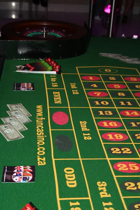 CASINO TABLE GAME