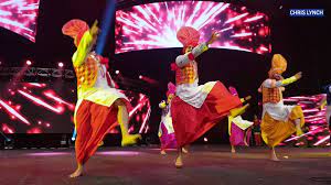 Punjabi bhangra dancers jodi