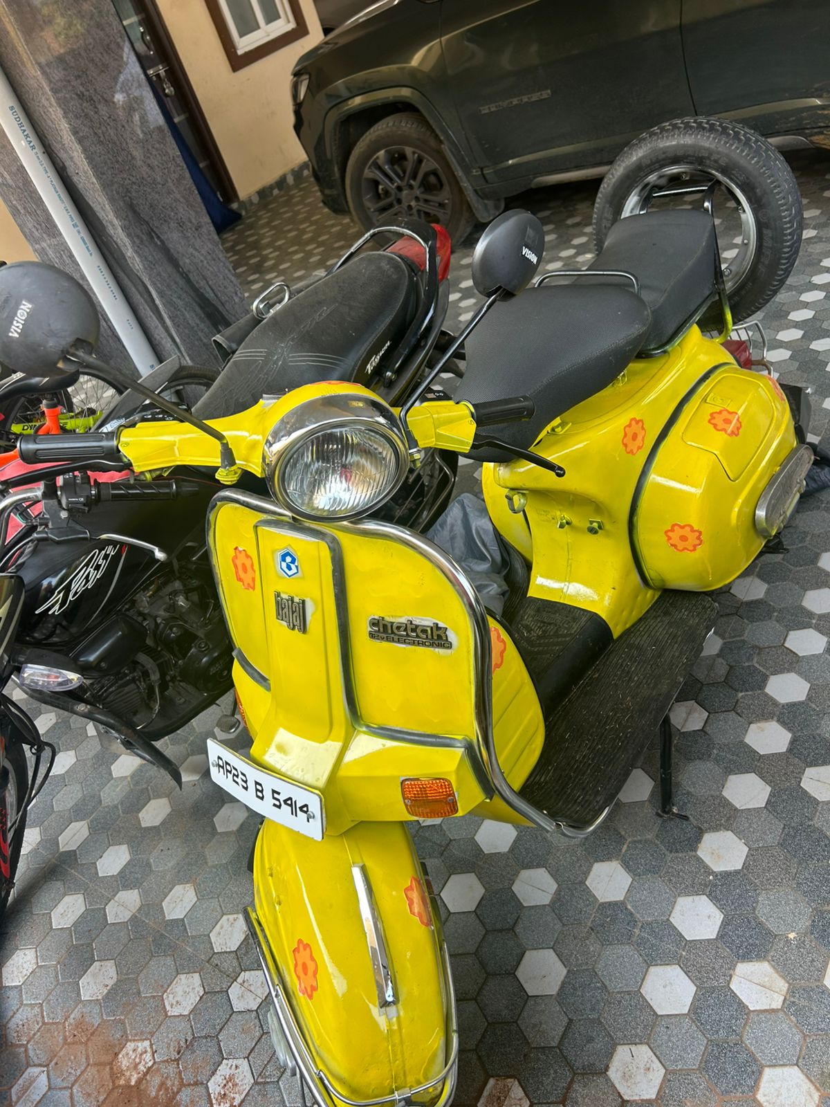 Vintage Scooter on rent for birthday wedding events